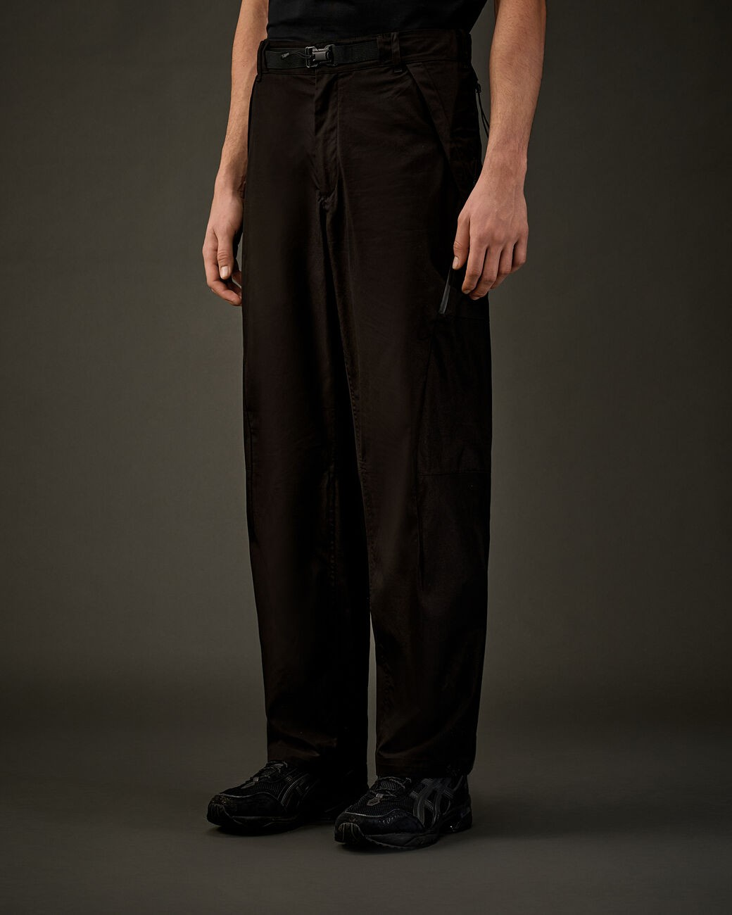 C.P. COMPANY - METROPOLIS HYST CARGO PANTS - BLACK
