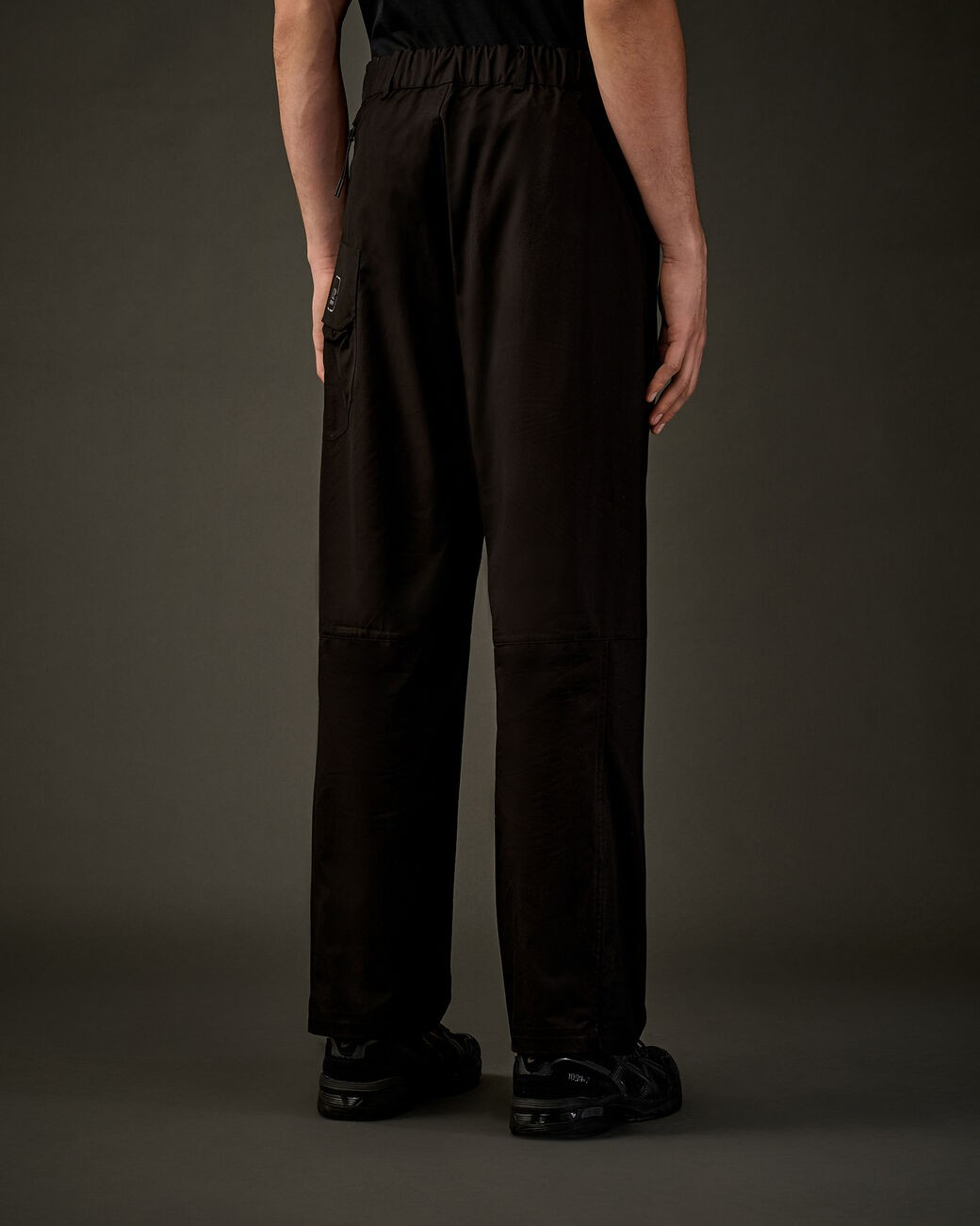 C.P. COMPANY - METROPOLIS HYST CARGO PANTS - BLACK