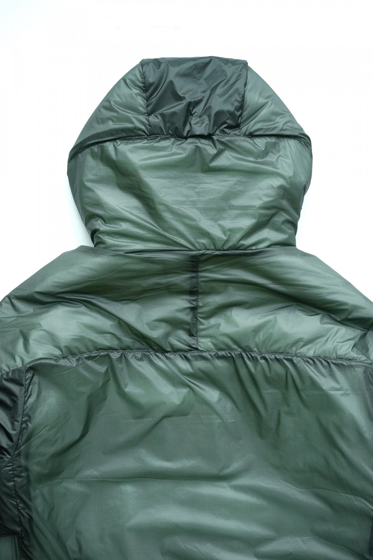 C.P. COMPANY - DD SHELL OUTLINE PRIMALOFT JACKET - MOON MIST