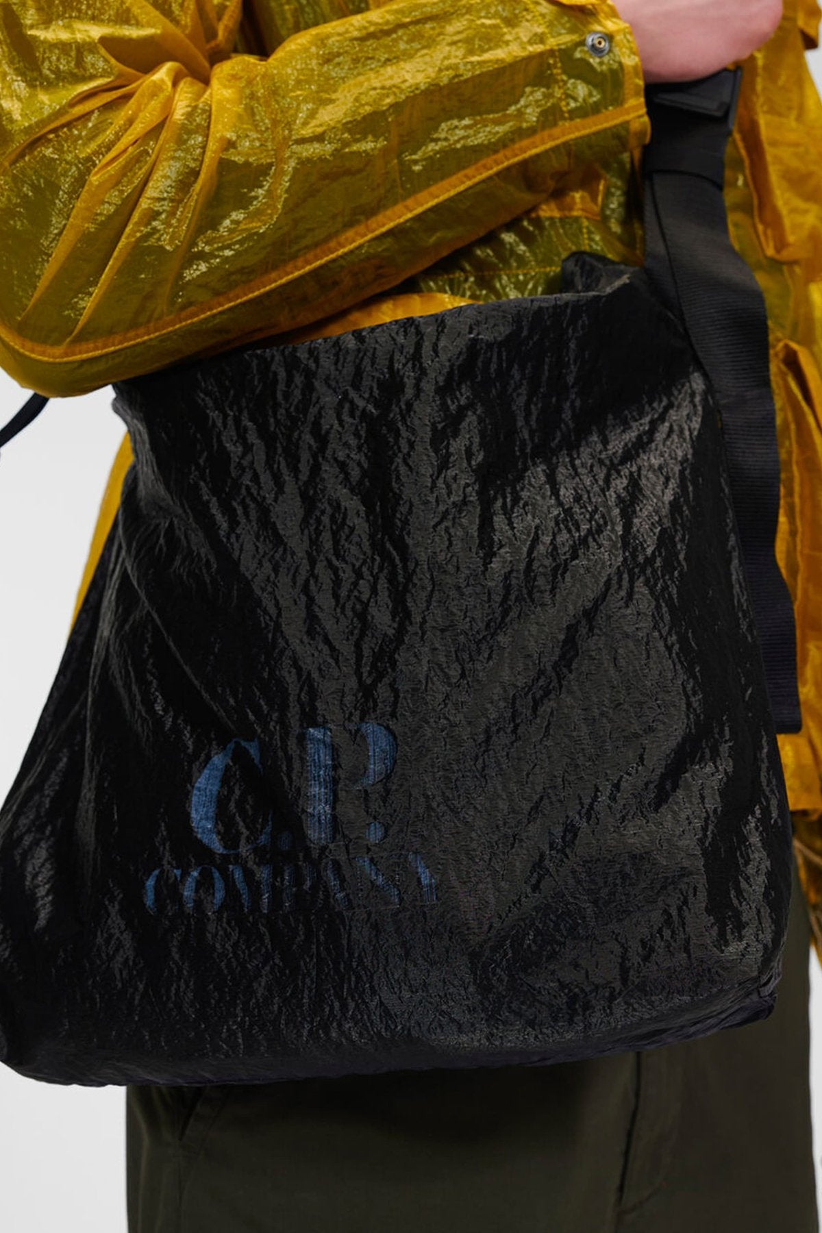 C.P. COMPANY - KAN-D CROSSBODY PACK - BLACK