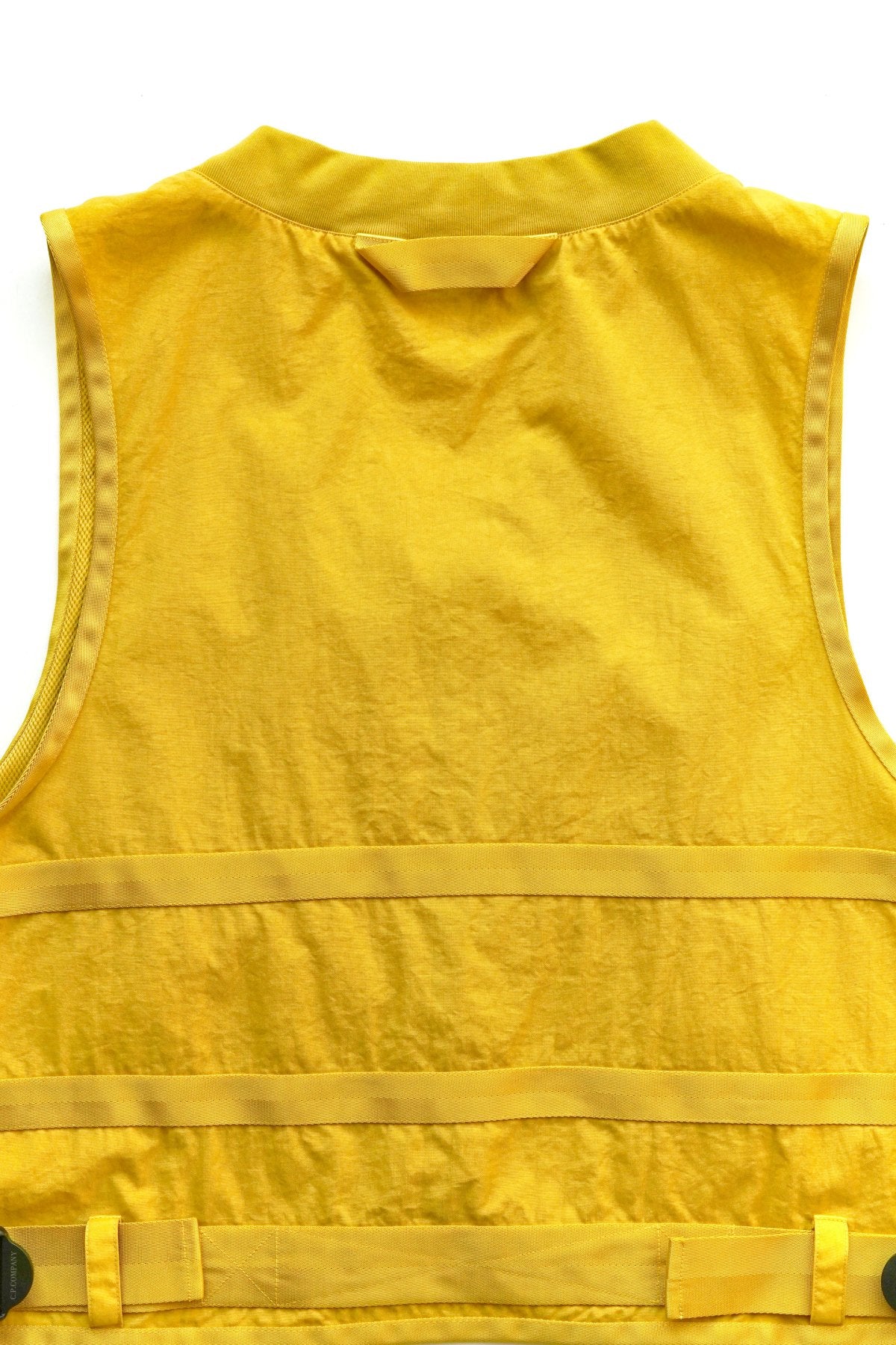 C.P. COMPANY - TAYLON P MIXED UTILITY VEST - NUGGET GOLD