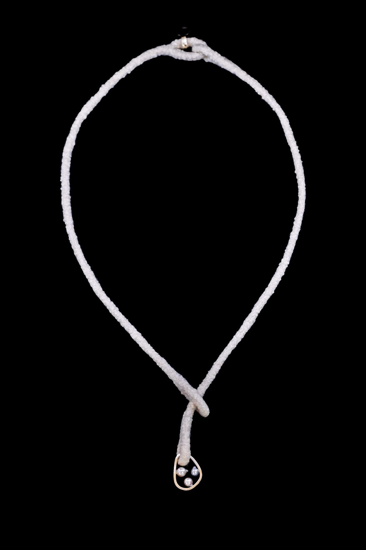 Mariko Tsuchiyama - Yarn necklace - Ivory