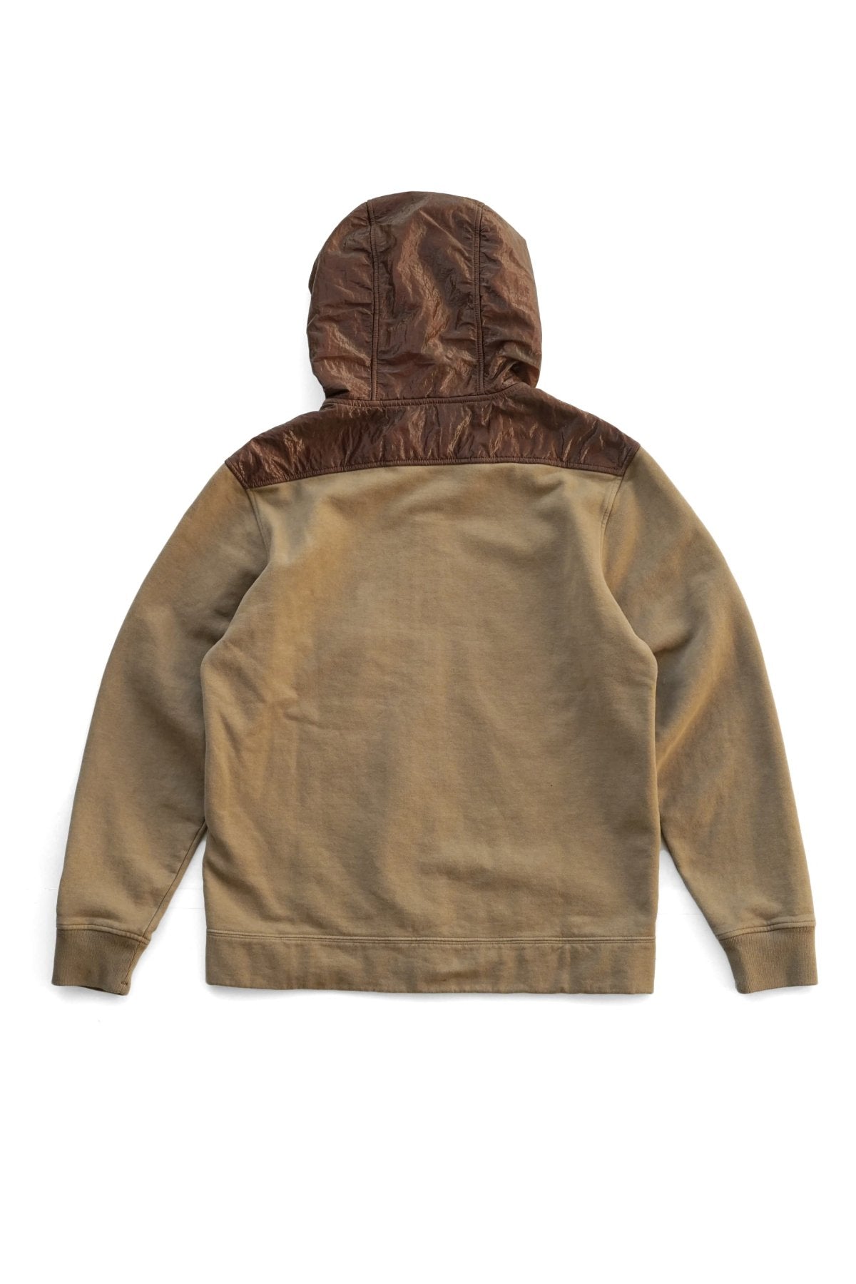 C.P. COMPANY - DIAGONAL FLEECE MIXED ZIPPED GOGGLE HOODIE - CUMIN