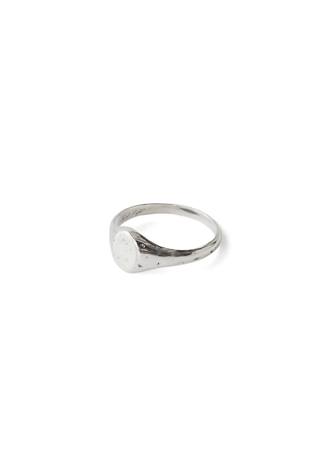 ○OLD JOE - NOVEL LIGHT (SMALL OVAL SIGNET RING / HAMMERED) - SILVER/BLACK FINISH