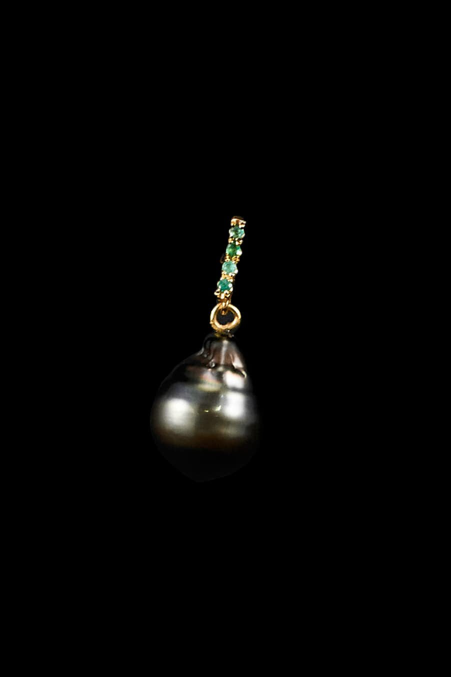Mariko Tsuchiyama - Emerald & Tahitian pearl earring (Single)