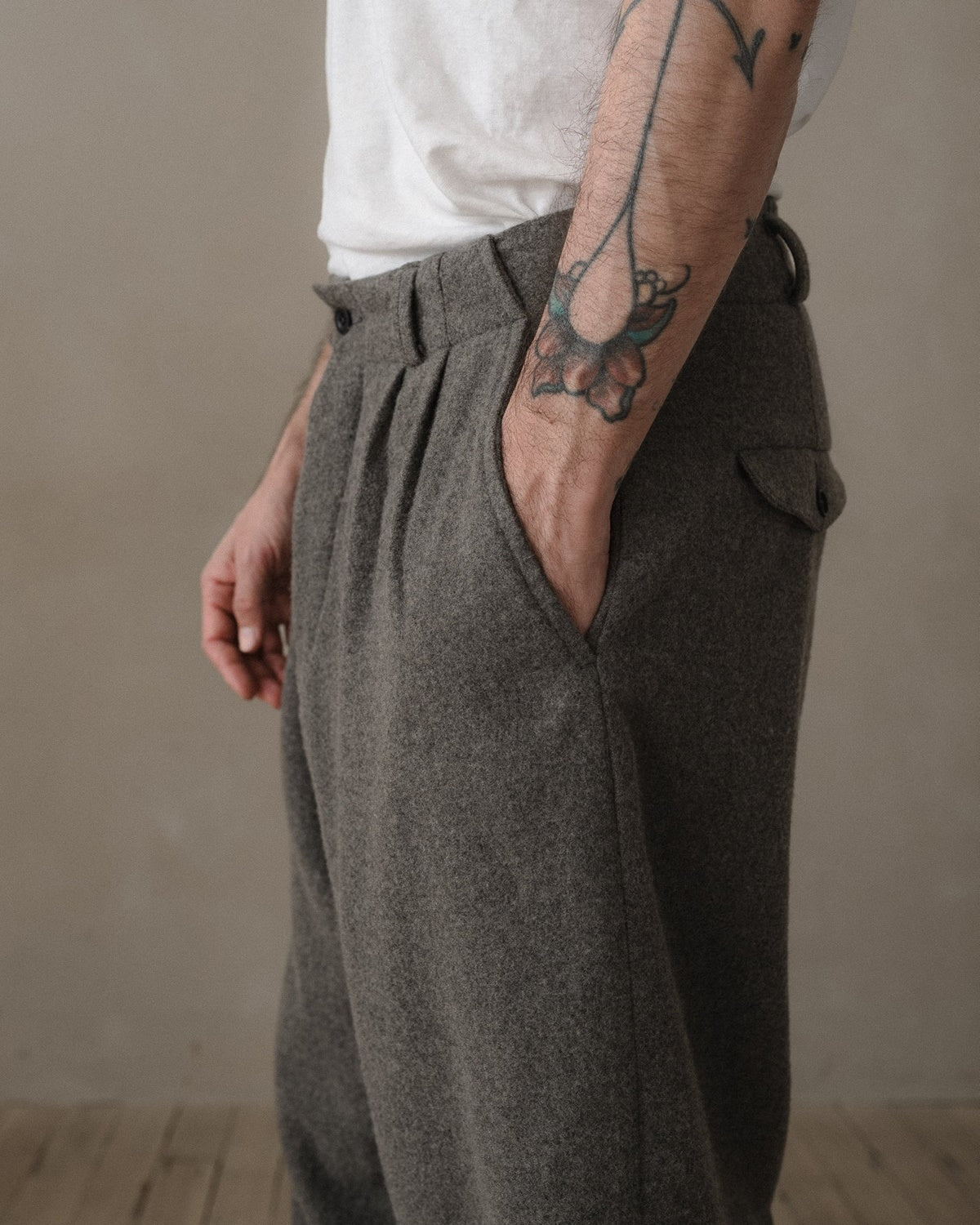 evan kinori - Two Pleat Pant - Brushed Wool/Cash. - Mid-Grey