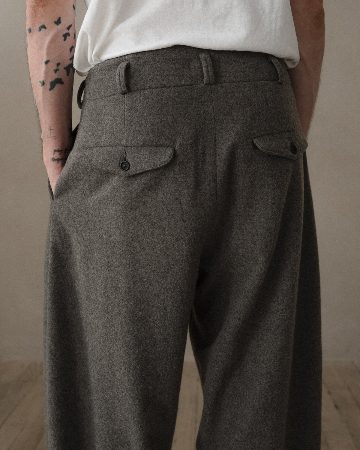 evan kinori - Two Pleat Pant - Brushed Wool/Cash. - Mid-Grey