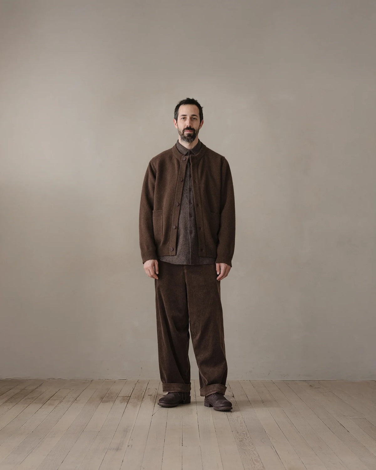 evan kinori - Crewneck Cardigan - Undyed Yak Wool - Dark Brown