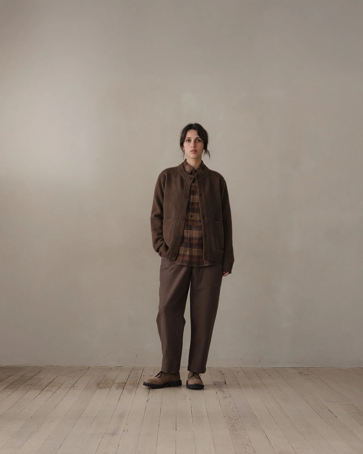 evan kinori - Crewneck Cardigan - Undyed Yak Wool - Dark Brown