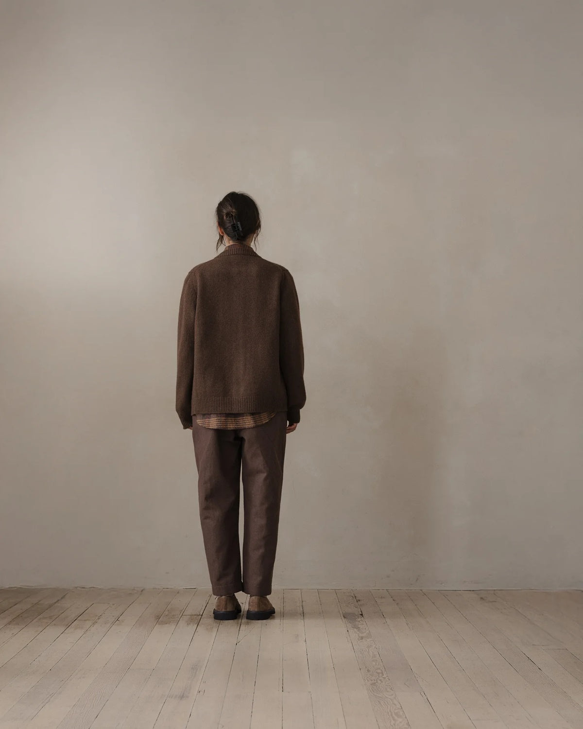 evan kinori - Crewneck Cardigan - Undyed Yak Wool - Dark Brown