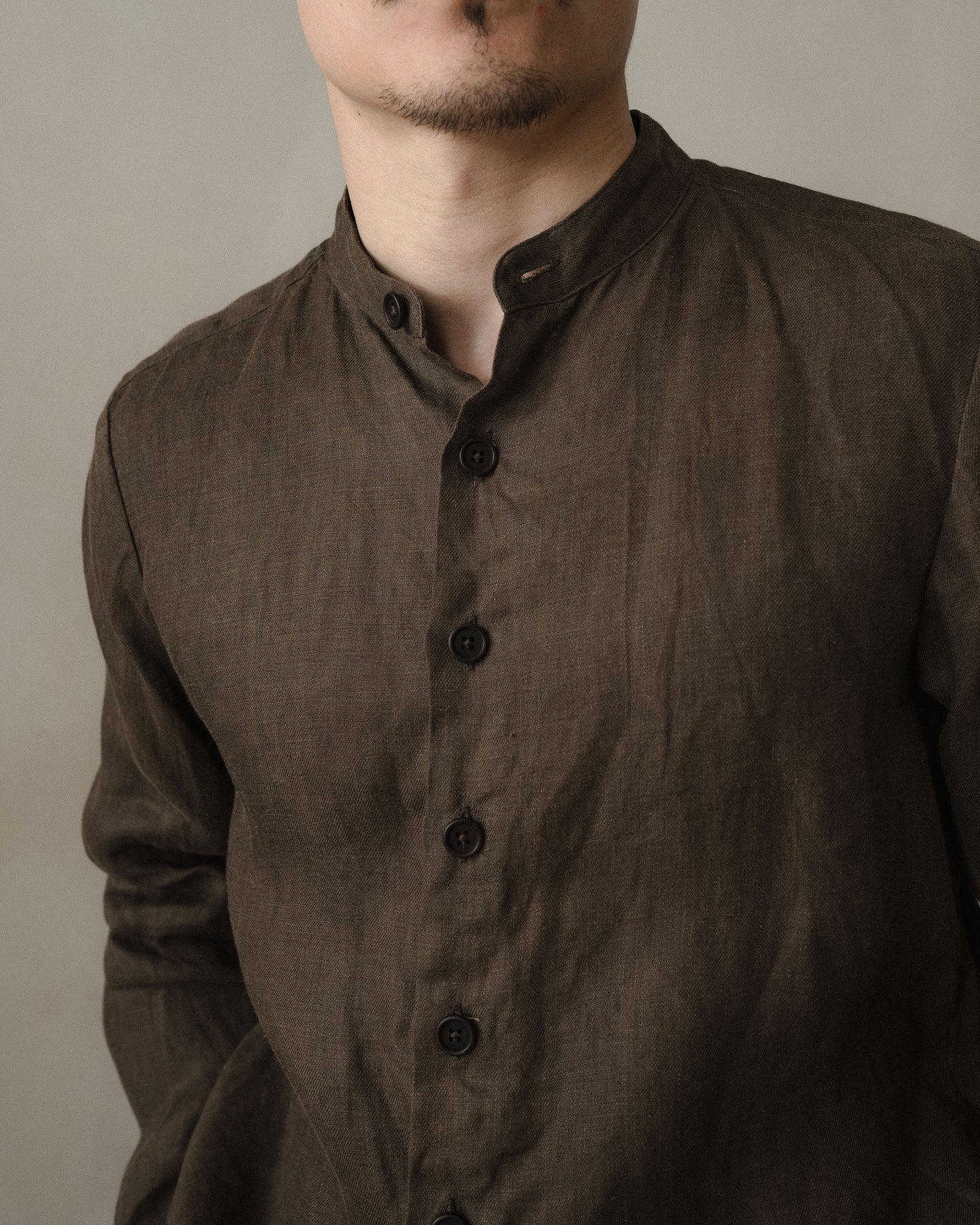 evan kinori - BAND COLLAR SHIRT - SUMI INK HEMP TWILL - DARK OLIVE