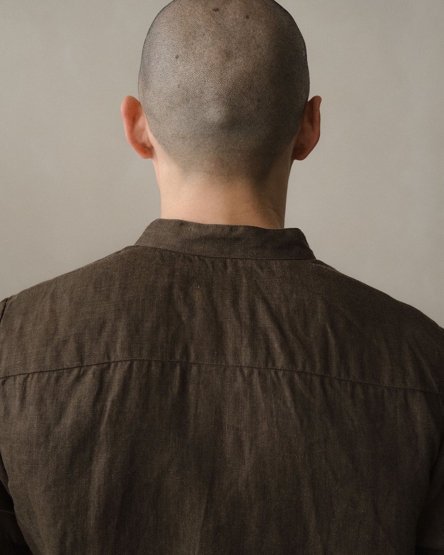 evan kinori - BAND COLLAR SHIRT - SUMI INK HEMP TWILL - DARK OLIVE