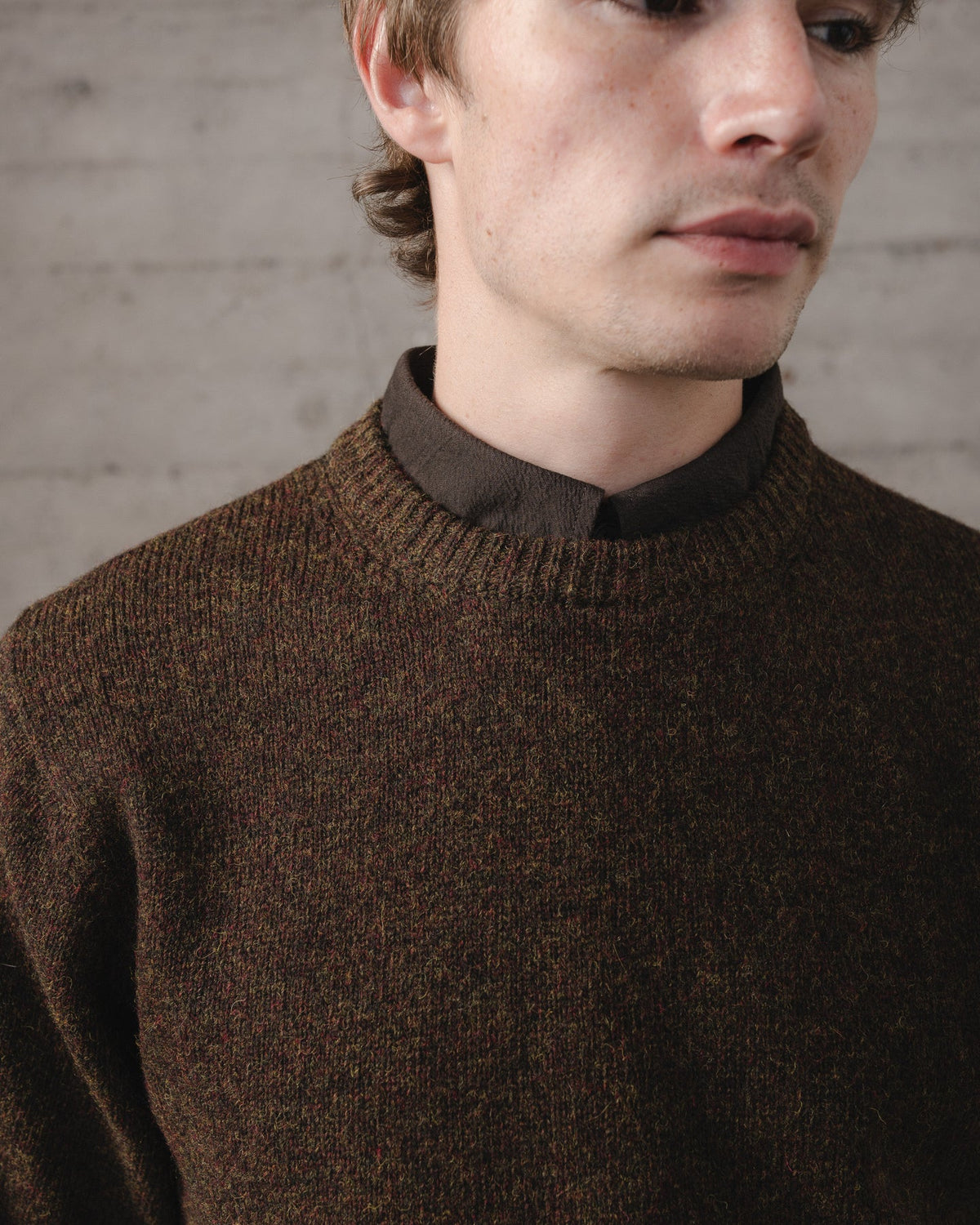 evan kinori - CREWNECK SWEATER TOP DYED WOOL - DARK OLIVE