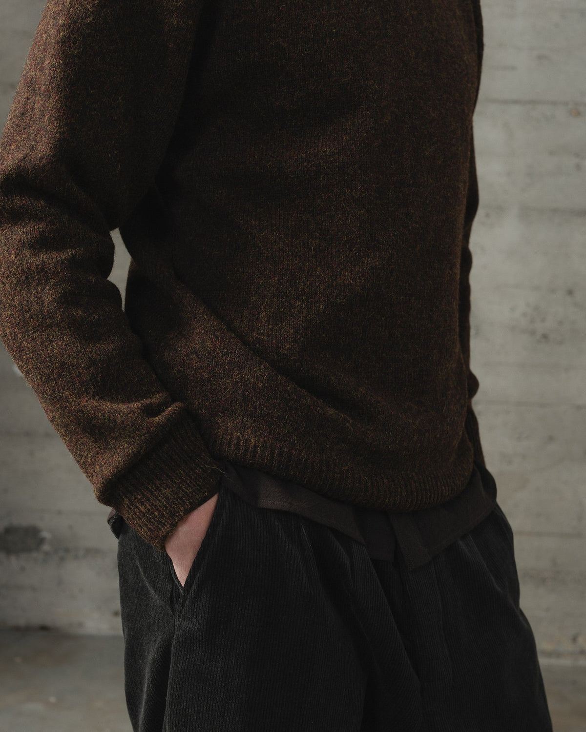 evan kinori - CREWNECK SWEATER TOP DYED WOOL - DARK OLIVE