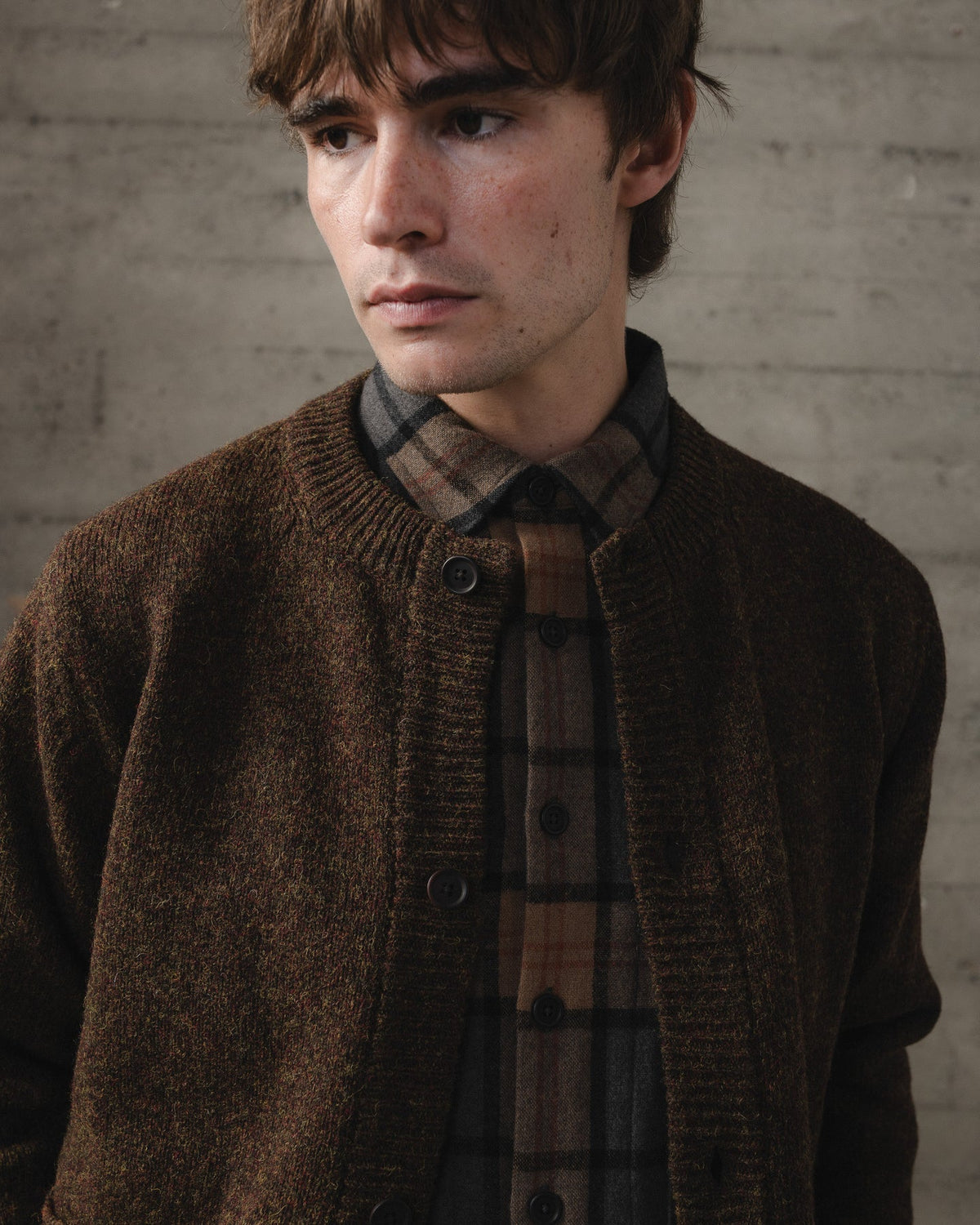 evan kinori - CREWNECK CARDIGAN TOP DYED WOOL - DARK OLIVE