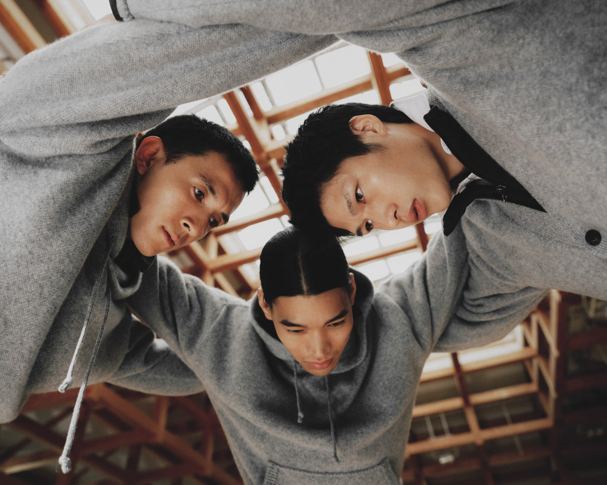 TOKYO DESIGN STUDIO New Balance - Cashmere 7G Knit Hoodie - HEATHER GREY