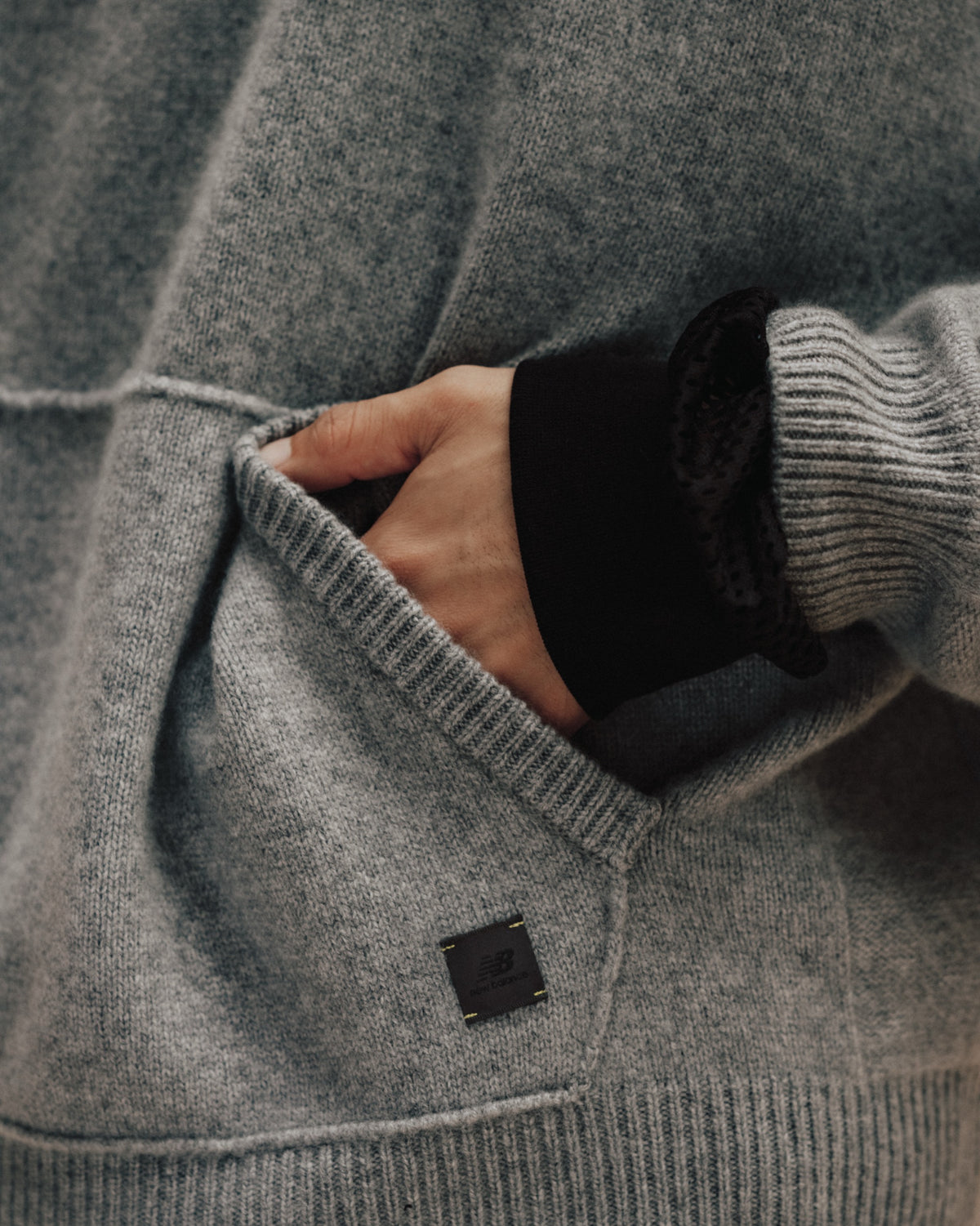 TOKYO DESIGN STUDIO New Balance - Cashmere 7G Knit Hoodie - HEATHER GREY