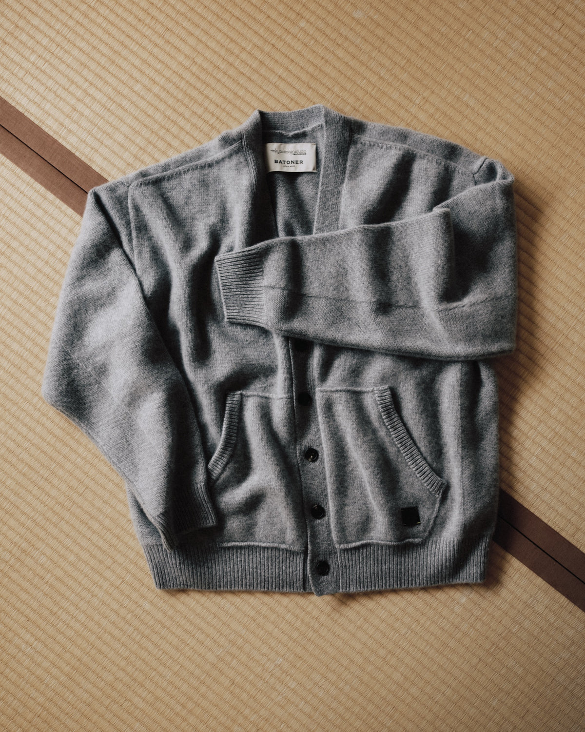 TOKYO DESIGN STUDIO New Balance - Cashmere 7G Cardigan - HEATHER GREY